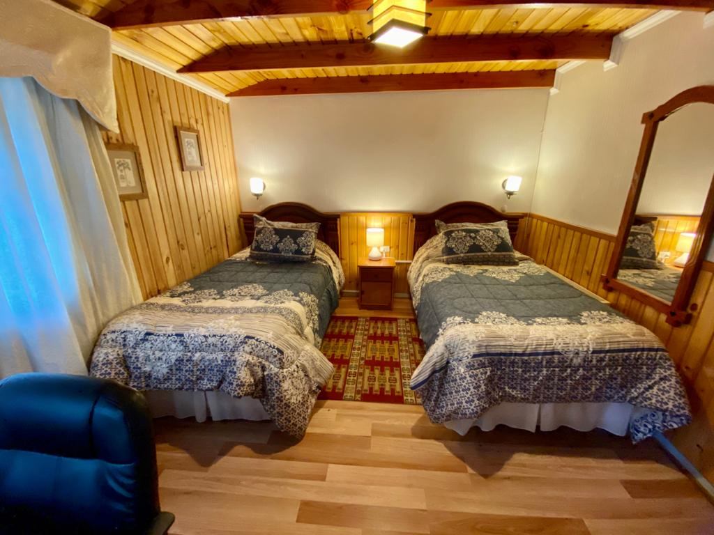 Habitación doble con dos camas de una plaza